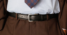 画像をギャラリービューアに読み込む, attire ITALIAN VACCHETA LEATHER BELT(ブラック)の着用イメージ
