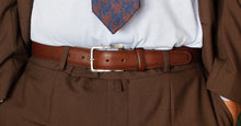 画像をギャラリービューアに読み込む, attire ITALIAN VACCHETA LEATHER BELT(ダークブラウン)の着用イメージ