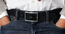 画像をギャラリービューアに読み込む, MERCER SPANISH SUEDE LEATHER BELT(ブラック)の着用イメージ