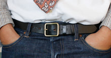 画像をギャラリービューアに読み込む, MERCER UK SADDLE LEATHER BELT(ブラック)の着用イメージ